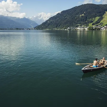 Alpenparks Zell Am アパート